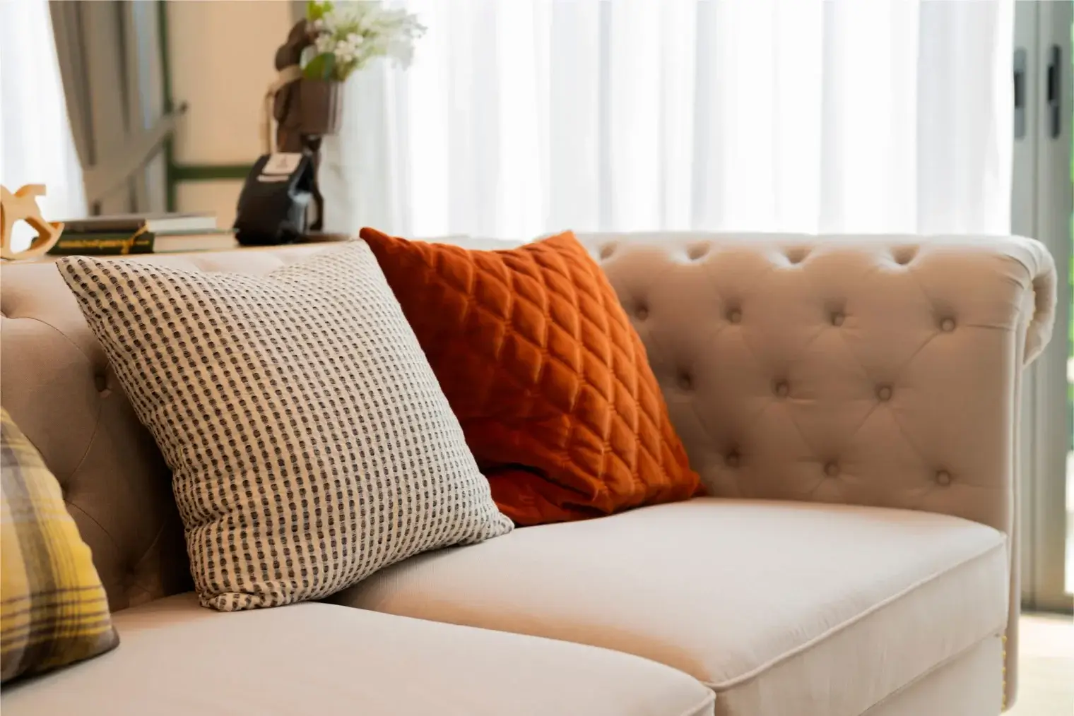 Living room seating at Kinward at Two Rivers, townhomes in Zephyrhills